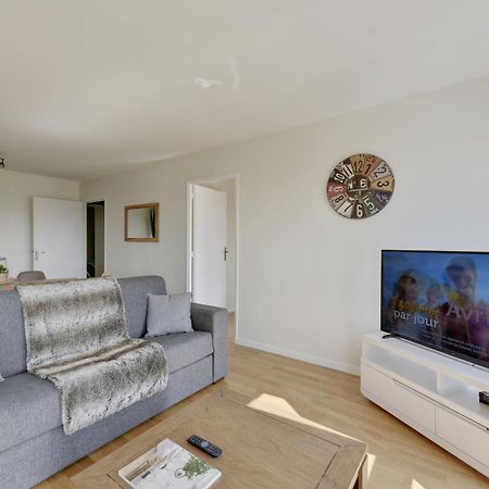 Chic Apartment With Superb View Of The Eiffel Tower แซงต์-เดอนี ภายนอก รูปภาพ