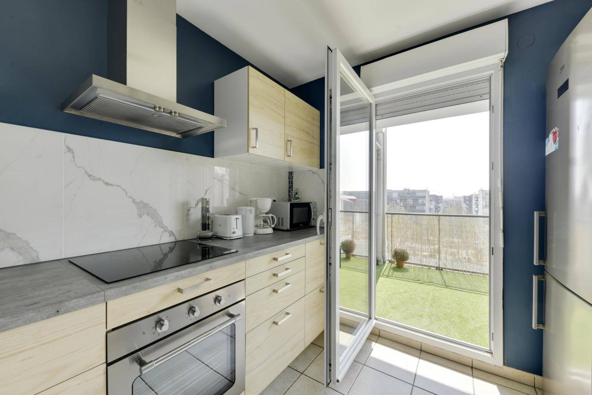 Chic Apartment With Superb View Of The Eiffel Tower แซงต์-เดอนี ภายนอก รูปภาพ