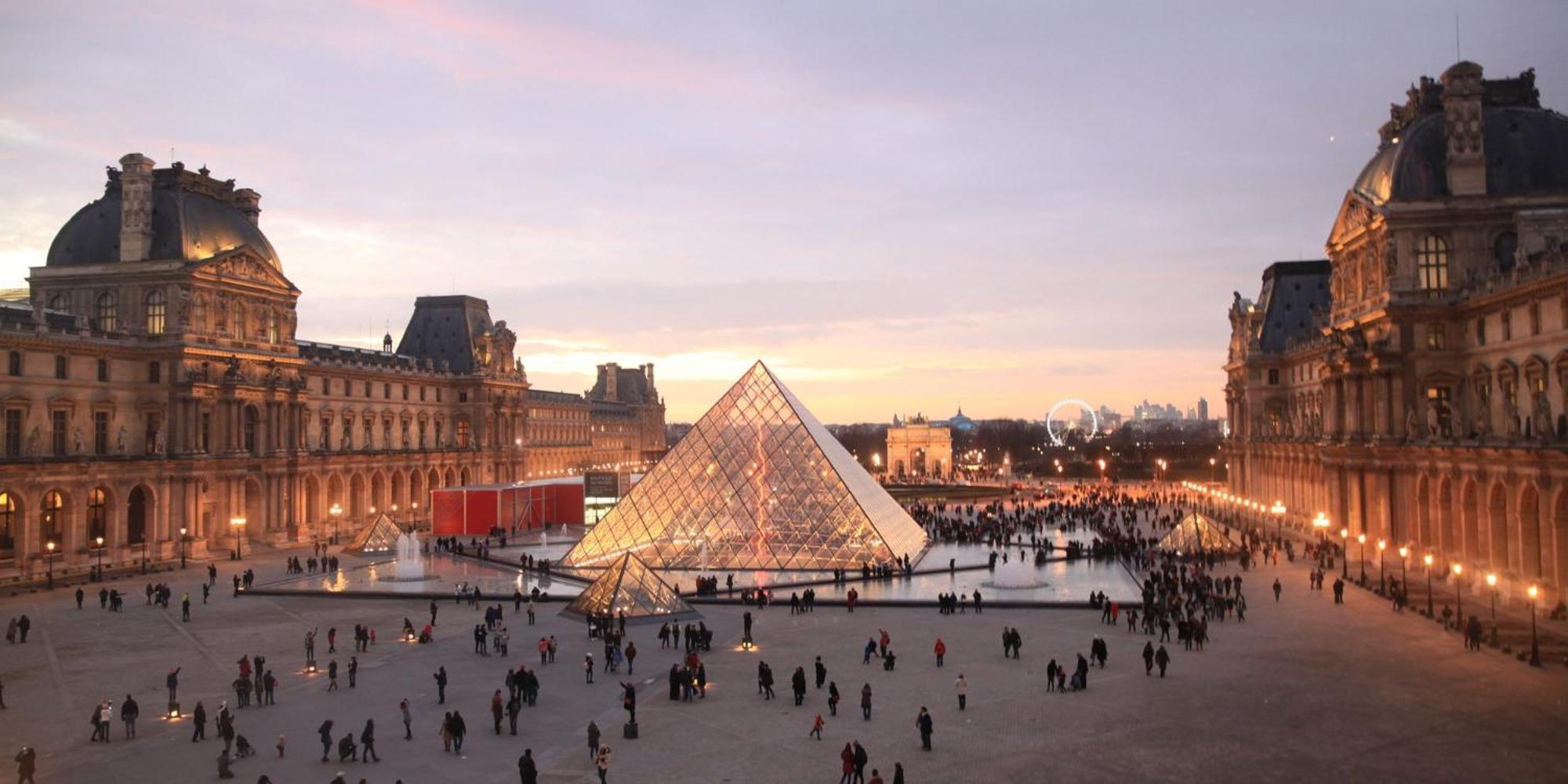 Chic Apartment With Superb View Of The Eiffel Tower แซงต์-เดอนี ภายนอก รูปภาพ